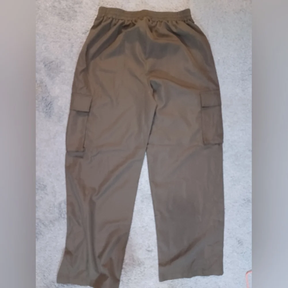 NWOT high waisted cargo pants size 10 - Picture 7 of 8